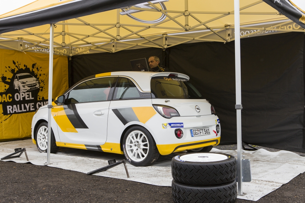 Mit dem Opel Adam »Cup« auf die Piste – Die Gier nach Kurven