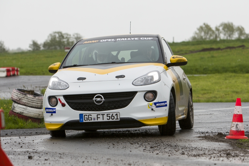 Mit dem Opel Adam »Cup« auf die Piste – Die Gier nach Kurven