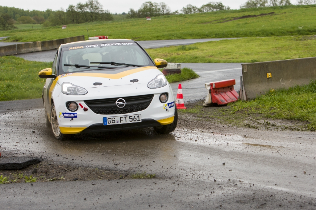 Mit dem Opel Adam »Cup« auf die Piste – Die Gier nach Kurven