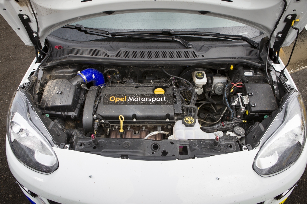 Mit dem Opel Adam »Cup« auf die Piste – Die Gier nach Kurven