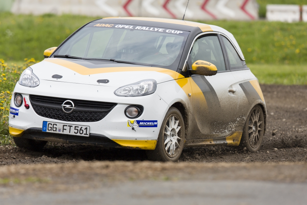 Mit dem Opel Adam »Cup« auf die Piste – Die Gier nach Kurven