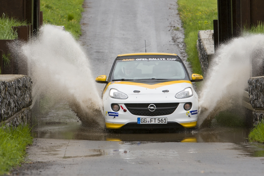 Mit dem Opel Adam »Cup« auf die Piste – Die Gier nach Kurven
