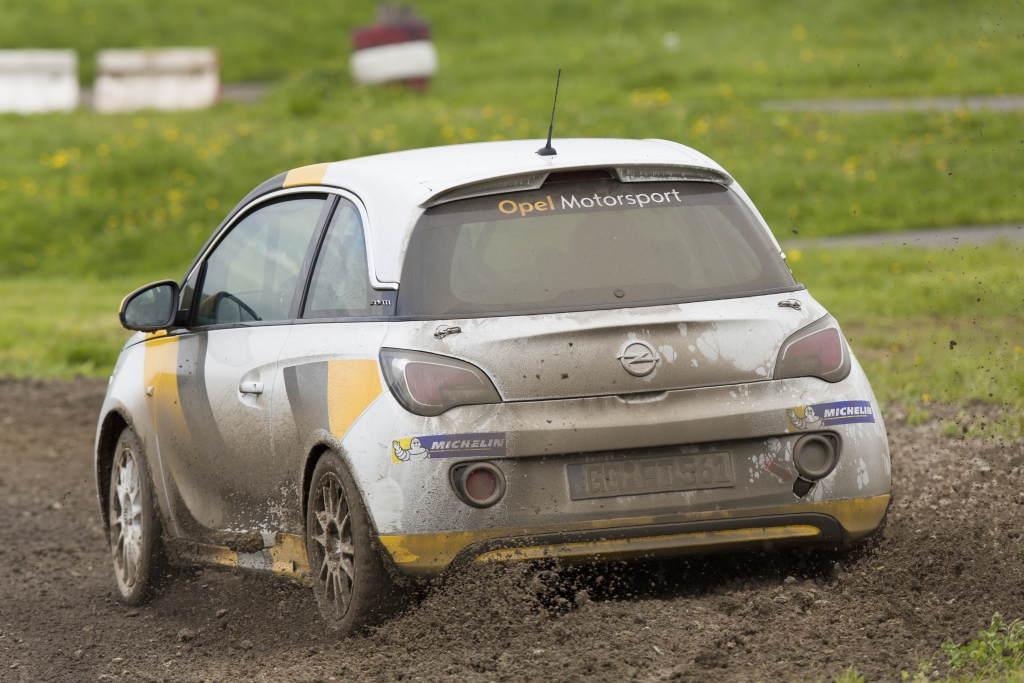 Mit dem Opel Adam »Cup« auf die Piste – Die Gier nach Kurven