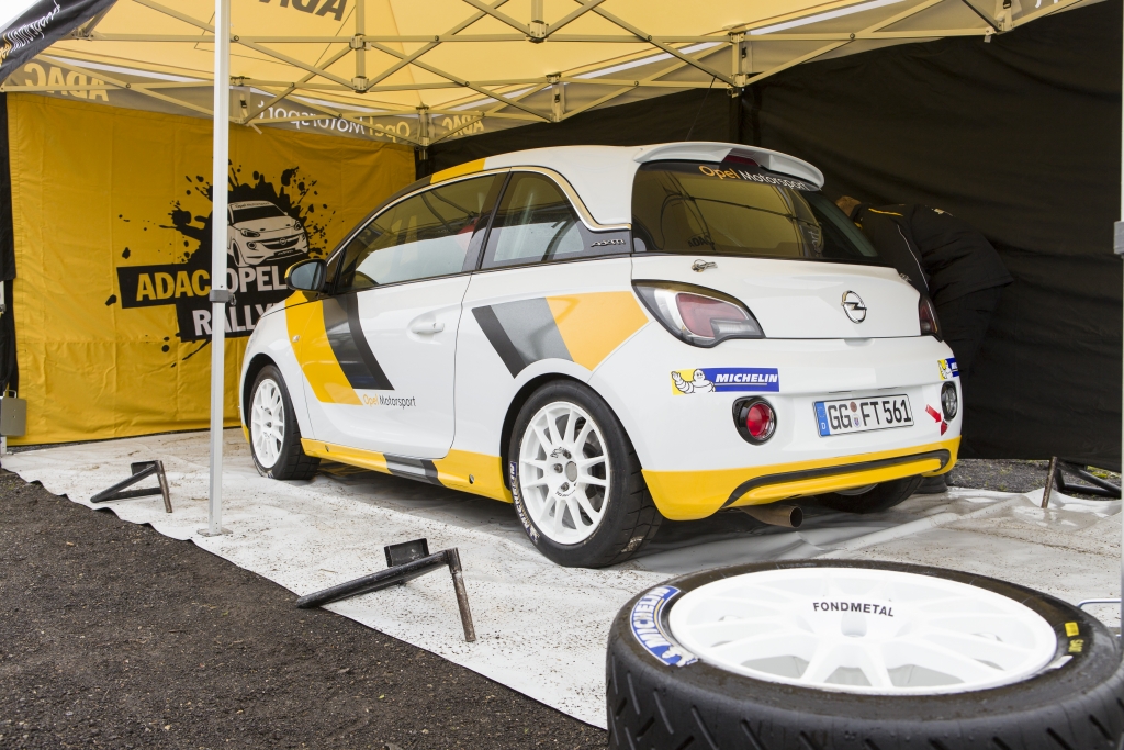 Mit dem Opel Adam »Cup« auf die Piste – Die Gier nach Kurven
