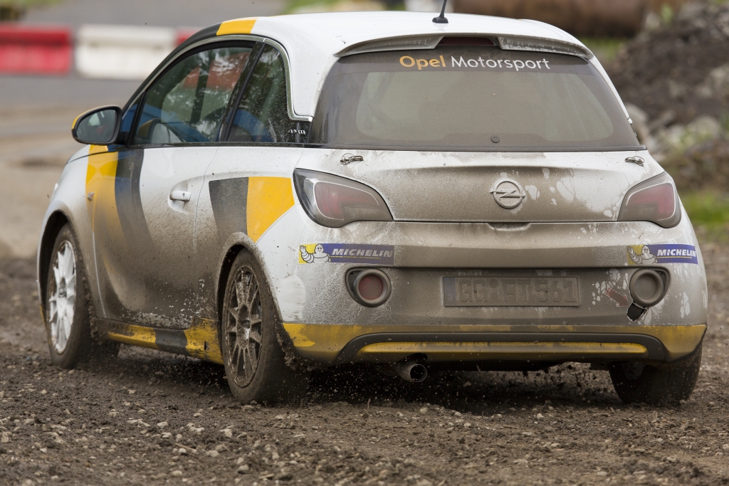 Mit dem Opel Adam »Cup« auf die Piste – Die Gier nach Kurven