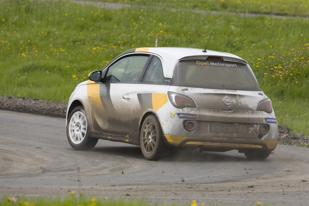 Mit dem Opel Adam »Cup« auf die Piste – Die Gier nach Kurven
