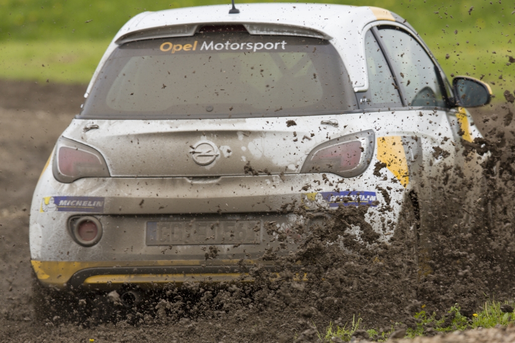 Mit dem Opel Adam »Cup« auf die Piste – Die Gier nach Kurven
