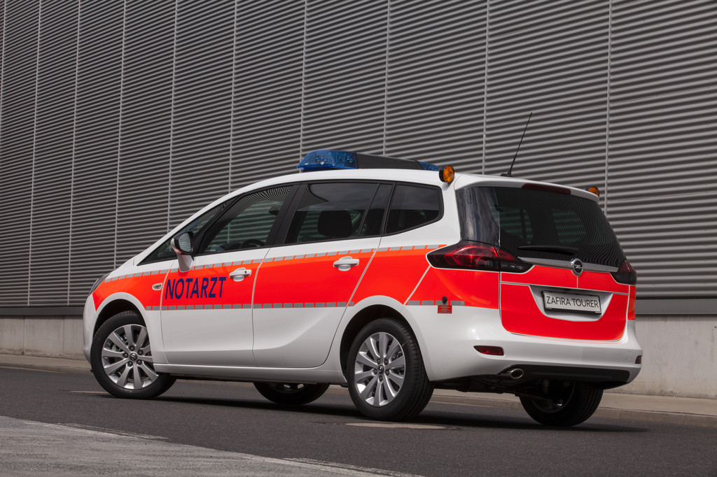 Opel zeigt den Adam für die Feuerwehr