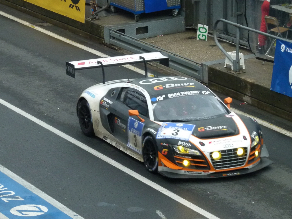 Opel zurück im Motorsport: Wasserschlacht am Nürburgring