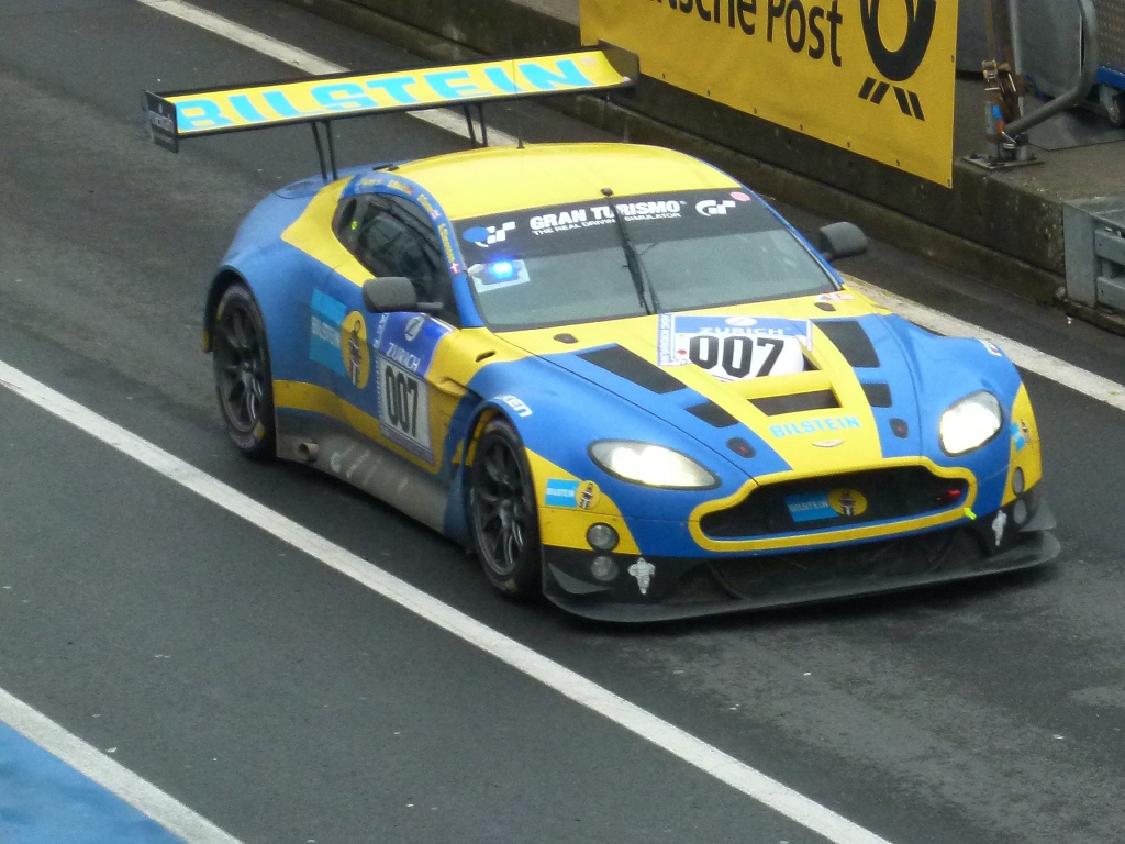 Opel zurück im Motorsport: Wasserschlacht am Nürburgring