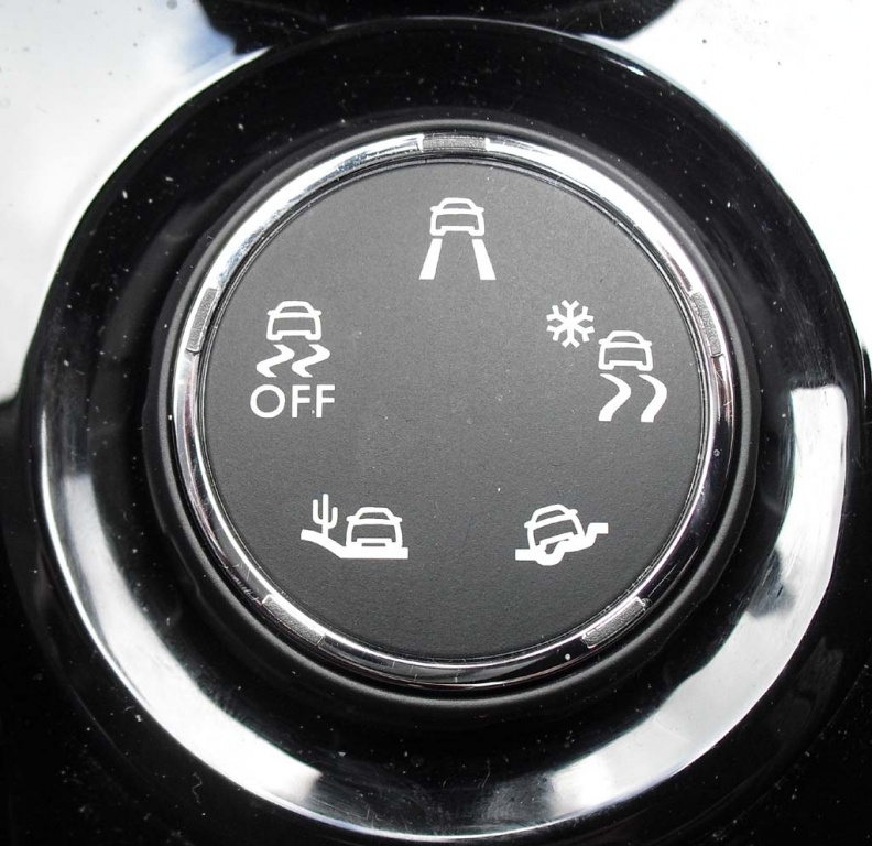 Peugeot 2008: Blick auf den Drehregler für das Grip Control genannte Anti-Rutschsystem.