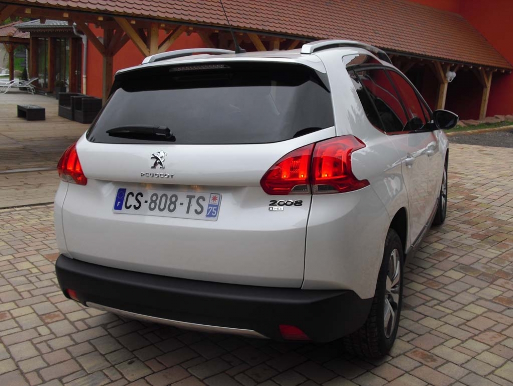 Peugeot 2008: Blick auf die Heckpartie.