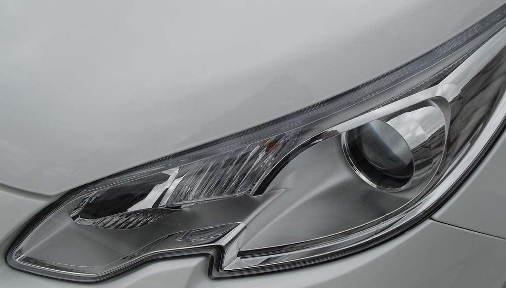 Peugeot 2008: Moderne Leuchteinheit vorn.