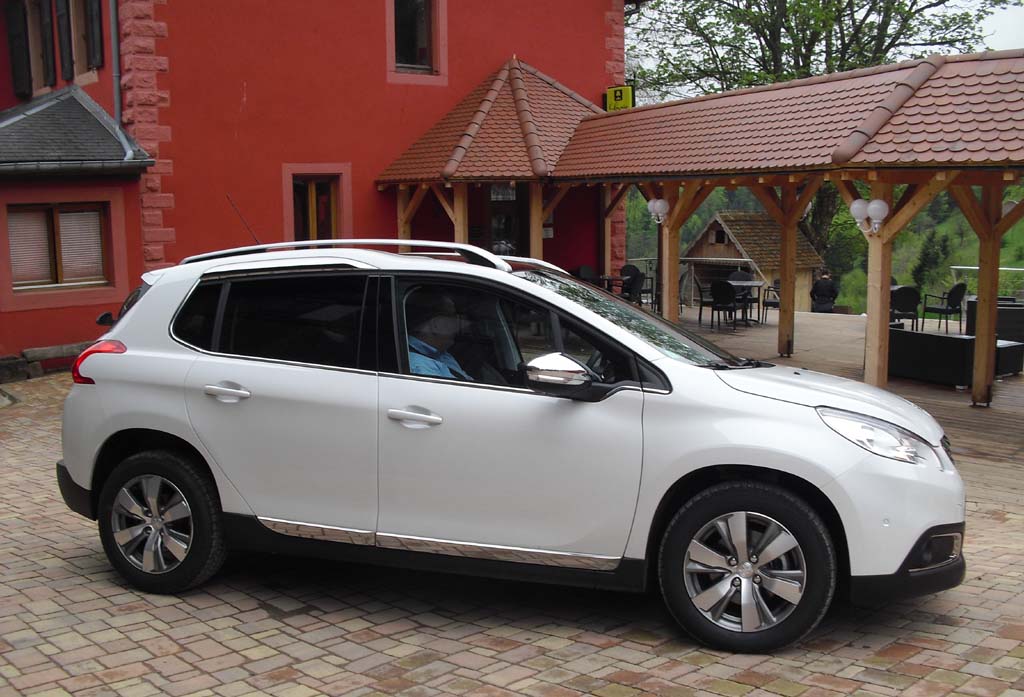 Peugeot 2008: Uns so sieht das Urban-Crossover-Modell von der Seite aus.