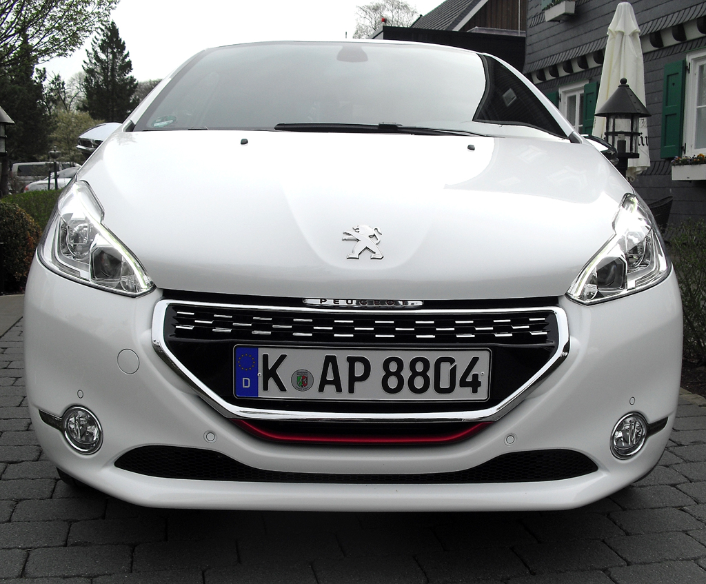 Peugeot 208 GTI: Blick auf die Frontpartie. 