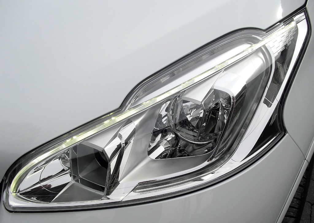 Peugeot 208 GTI: Moderne Leuchteinheit vorn. 