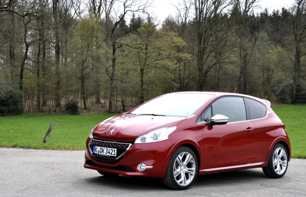 Peugeot 208 GTi: Der Enkel lässt es richtig krachen