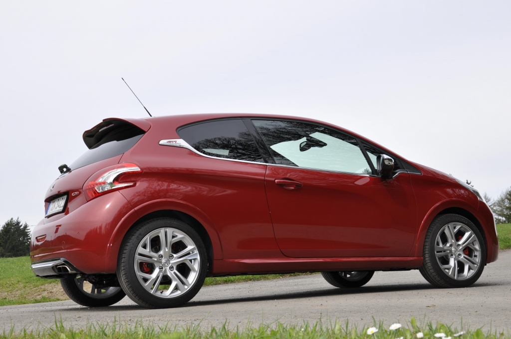 Peugeot 208 GTi: Der Enkel lässt es richtig krachen