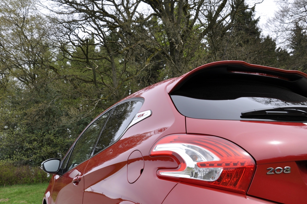 Peugeot 208 GTi: Der Enkel lässt es richtig krachen