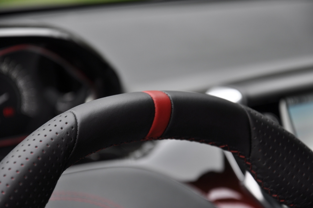 Peugeot 208 GTi: Der Enkel lässt es richtig krachen