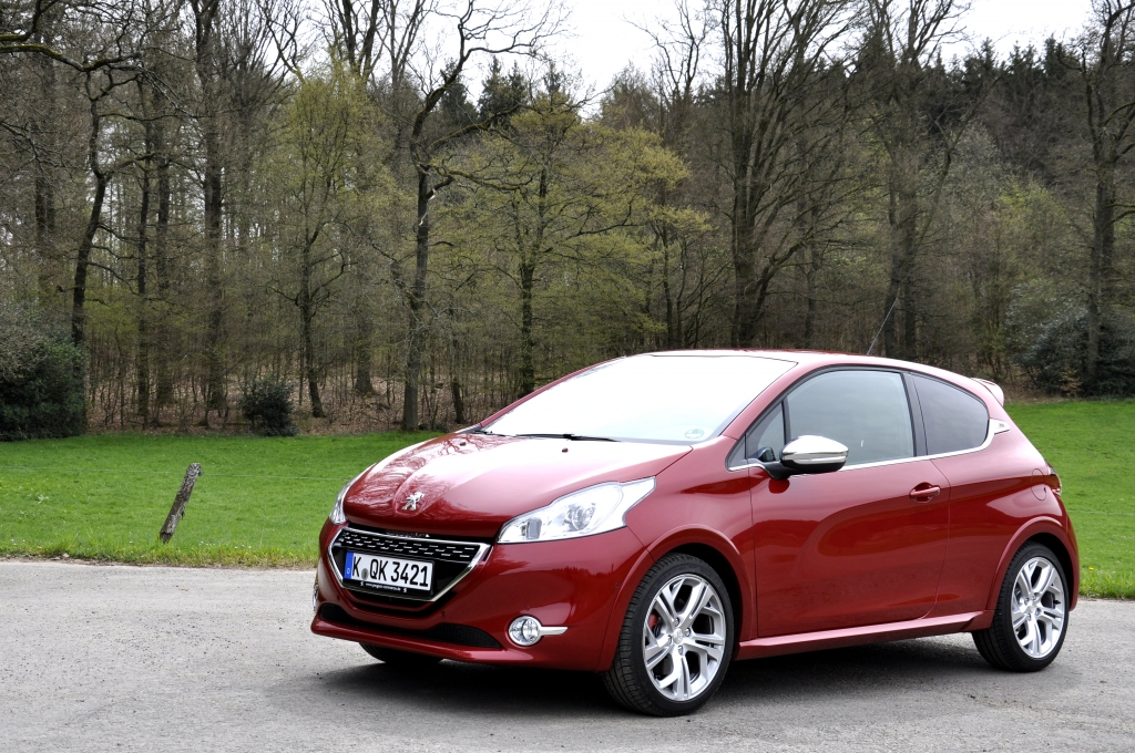 Peugeot 208 GTi: Der Enkel lässt es richtig krachen