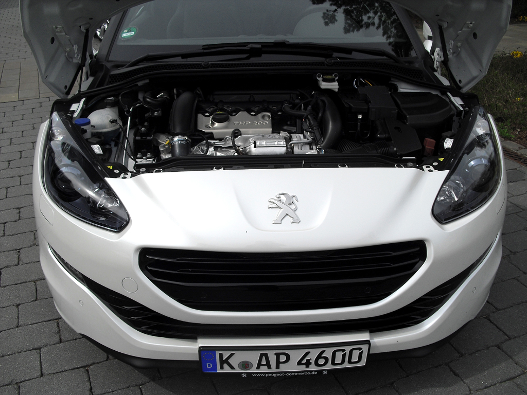 Peugeot RCZ: Blick unter die Haube, ... 
