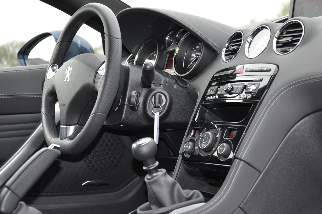 Peugeot RCZ: Sportcoupe startet modellgepflegt in zweite Runde