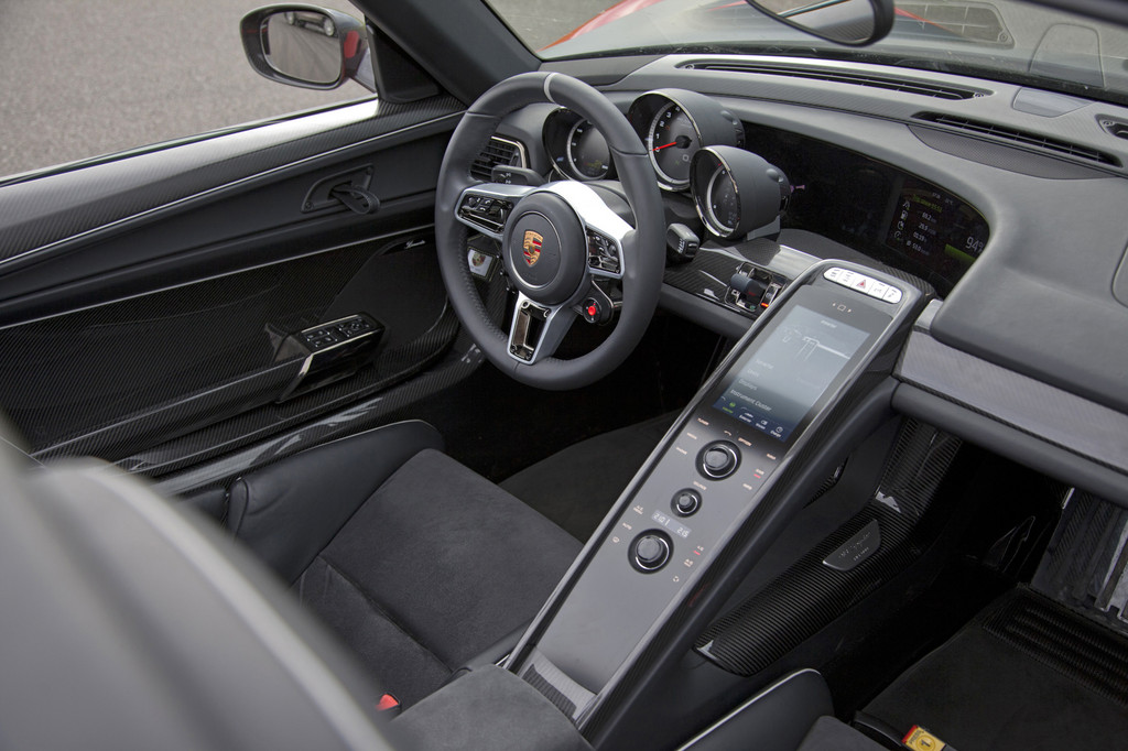 Porsche stellt 918 Spyder vor