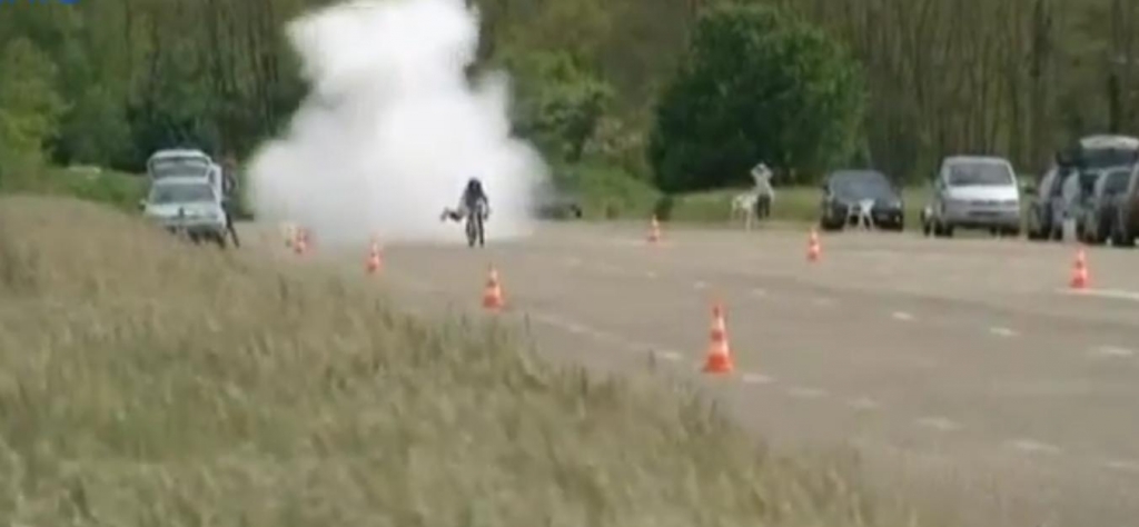 Raketenbetriebenes Fahrrad von Gissy - Bild: Youtube