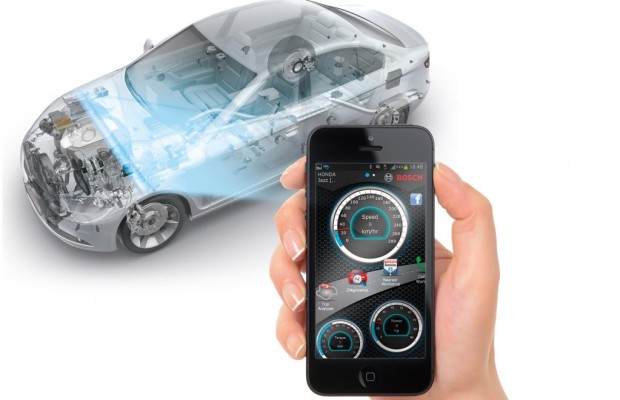 Smartphone verbindet Auto und Kfz-Werkstatt