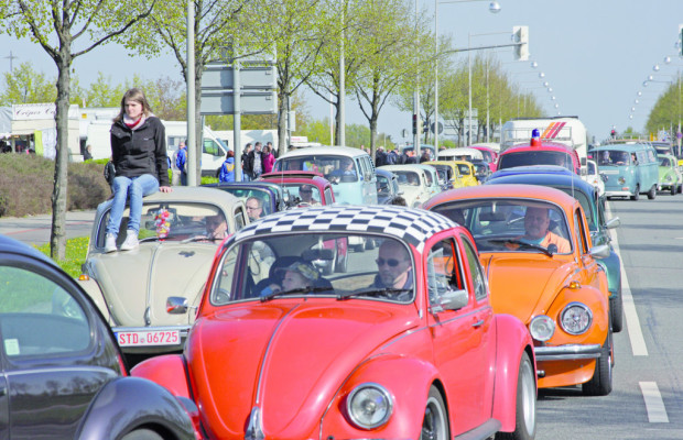 Tausende Volkswagen-Klassiker beim 30. Maikäfertreffen