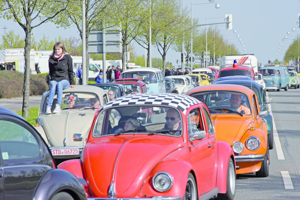 Tausende Volkswagen-Klassiker beim 30. Maikäfertreffen