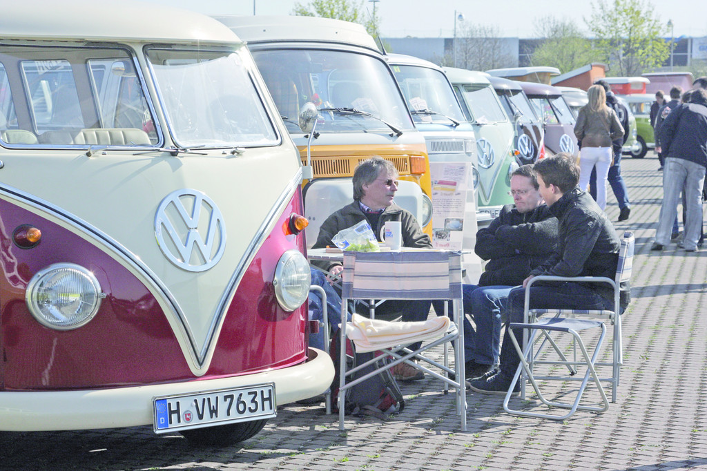 Tausende Volkswagen-Klassiker beim 30. Maikäfertreffen