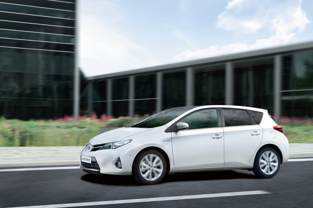 Toyota Auris Hybrid stößt nun drei Gramm weniger aus