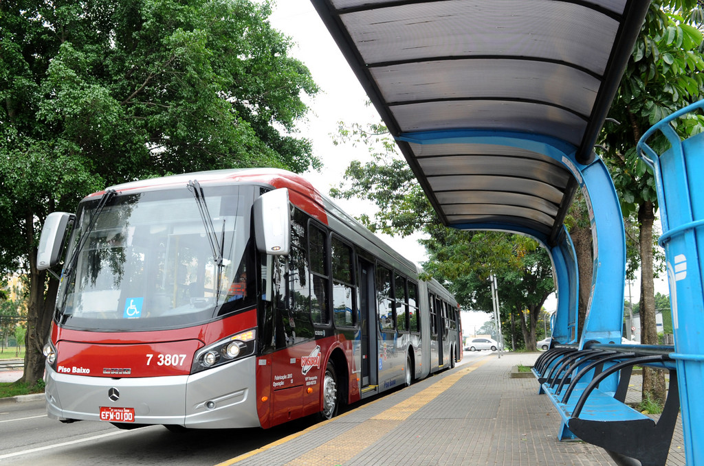 Verkehrsbetriebe in Brasilien setzen auf Mercedes-Benz Busse