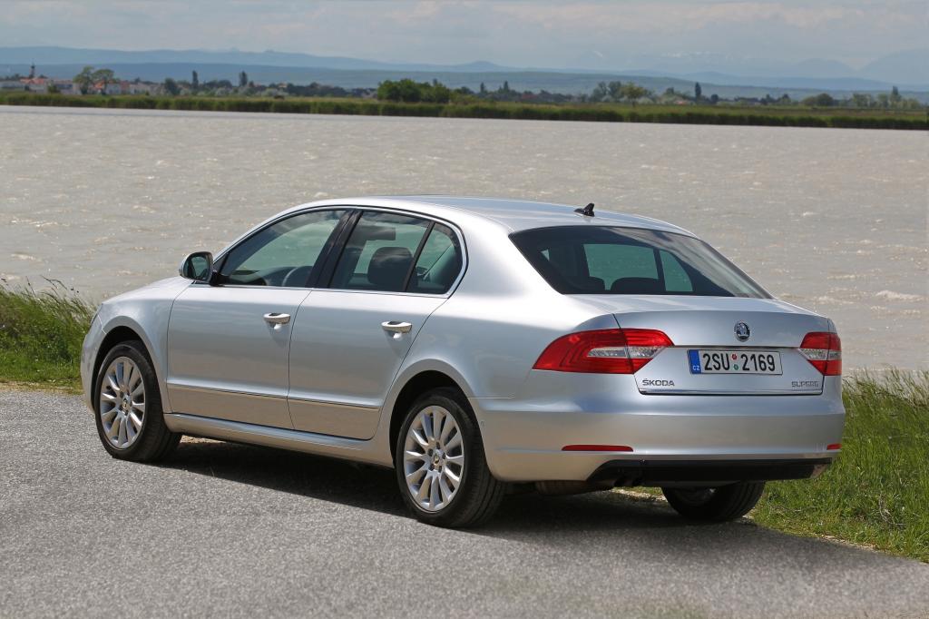Wahlweise lässt sich beider Limousine die komplette Klappe oder nur ein Heckdeckel öffnen, jeweils über eine eigene Taste