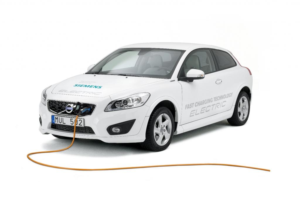 Wer keine Schnellladesäule in der Garage hat, muss lange warten, bis der Akkus eines E-Autos gefüllt ist