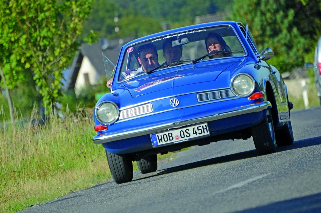 102 Oldtimer fahren durch den Schwarzwald
