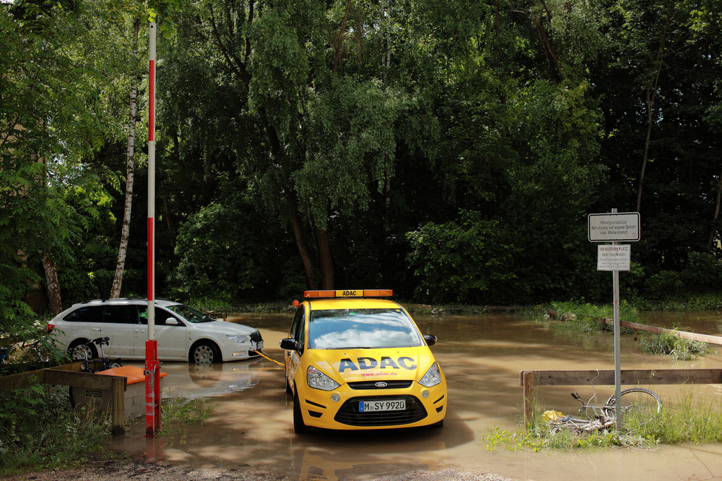 ADAC bei Hochwasserkatastrophe im Dauereinsatz