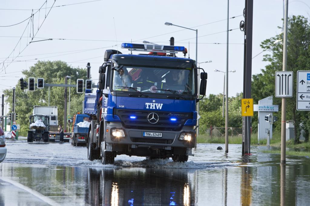 Aber auch der Fuhrpark von Feuerwehr, Polizei und Technischem Hilfswerk kam umfassend zum Einsatz