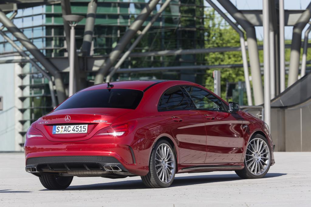 Als Durchschnittsverbrauch nennt Mercedes-AMG 6,9 Liter auf 100 Kilometer