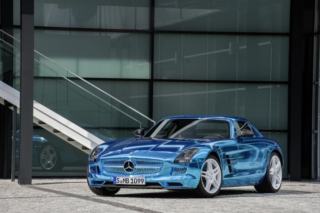 Auch die Fahrspaßmaschine Mercedes SLS electric drive muss sich nicht hinter der Benzin verbrennenden Konkurrenz verstecken