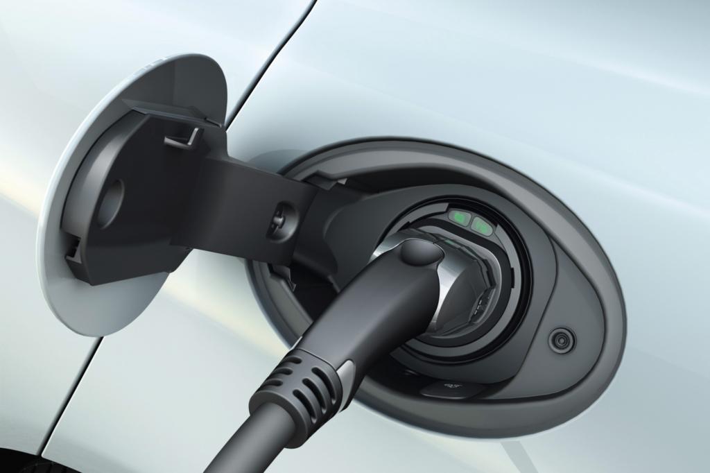 Aufgeladen ist die Batterie des Panamera S E-Hybrid in zweieinhalb Stunden an Schnelllade-Stationen