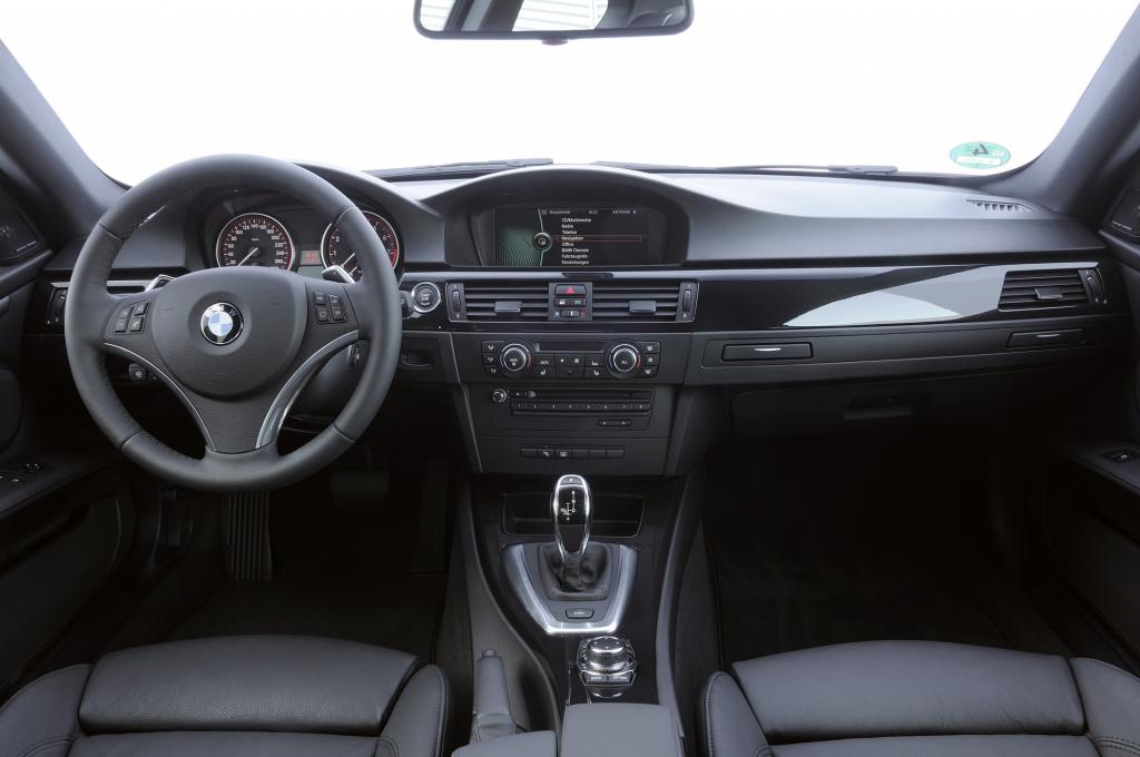 Aufgewertet: Der Innenraum des 3er Coupé nach dem Facelift 2010