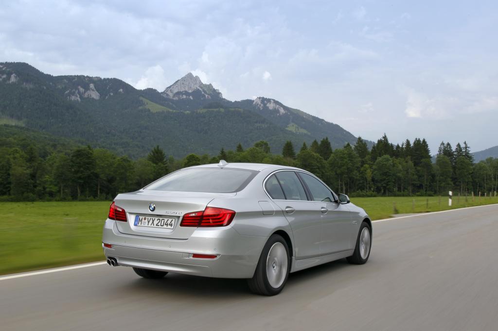 Das Heck der Limousine wirkt jetzt breiter