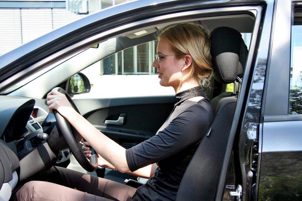 Das erste Auto - Was bei Kauf und Versicherung wichtig ist