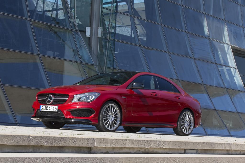 Der relativ kleine 2,0-Liter-Motor toppt mit seiner Literleistung sogar die Werte der Acht- und Zwölfzylindertriebwerke von AMG