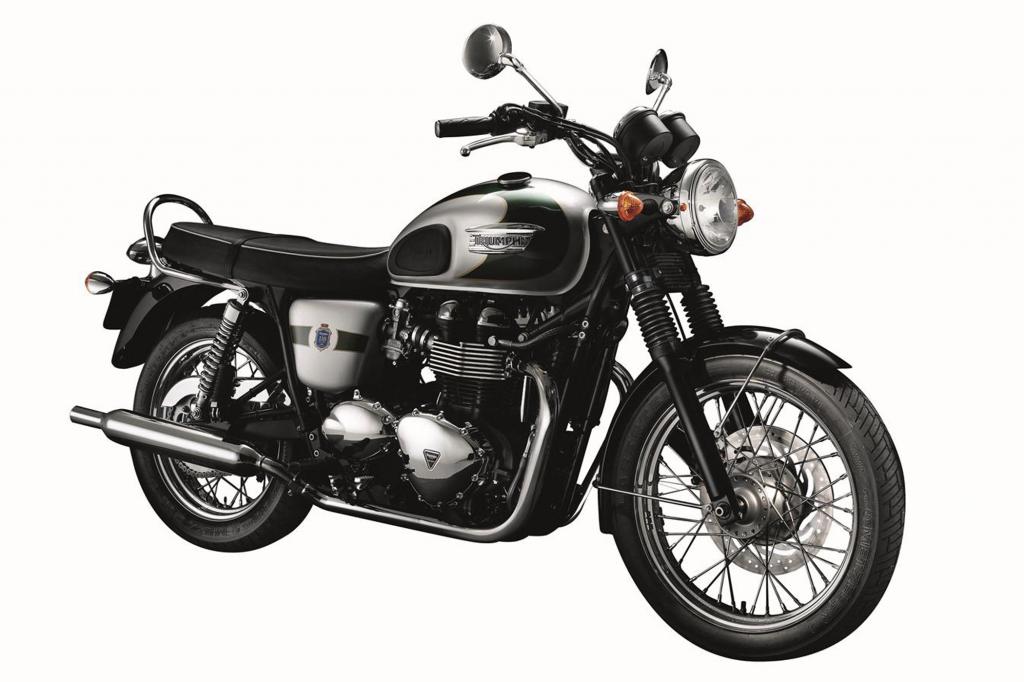 Die Triumph Bonneville T100 betört mit ihrer klassischen Zweifarblackierung und den Speichenrädern und ähnelt rein optisch am me