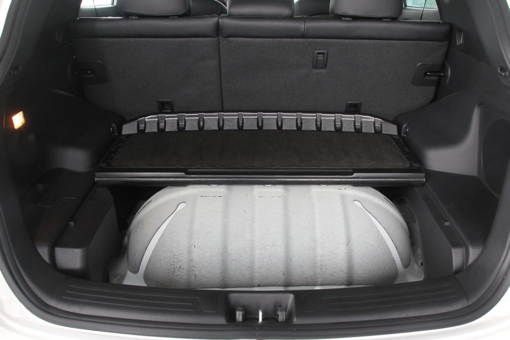 Die knapp sechs Kilo Wasserstoff im Unterboden reichen für fast 600 Kilometer