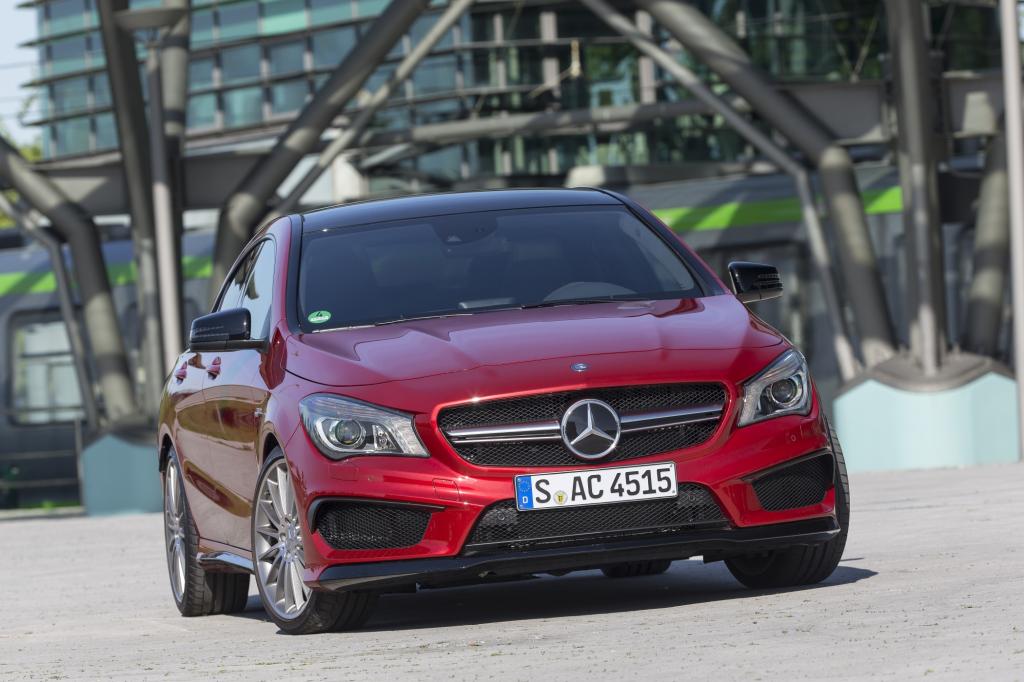 Die sportliche Mercedes-Tochter AMG hat mit dem CLA 45 neuerdings einen famosen Vierzylinder im Angebot